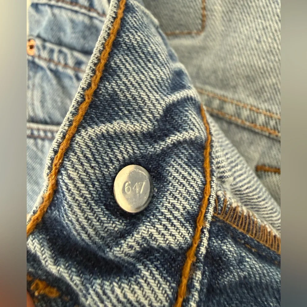 VTG Levi's 647 Denim Shorts Jr Womens 9 Light Wash 90s HighRise Mom 6.5” Shorts - Picture 7 of 14